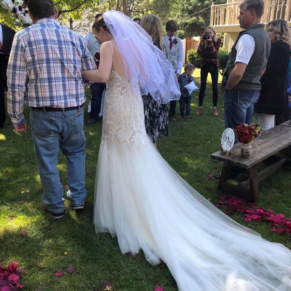 WEDDING DRESS!! ❤️❤️ - Picture 8 of 8